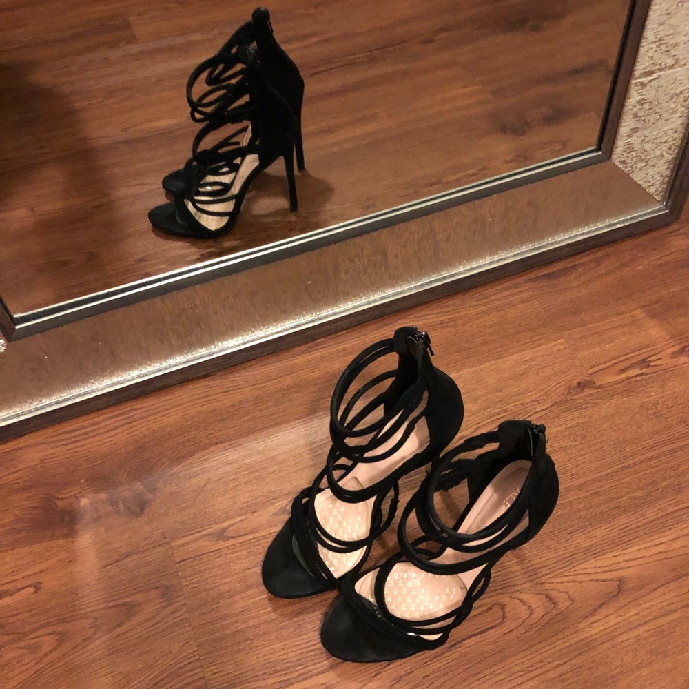 black heels - Picture 4 of 8